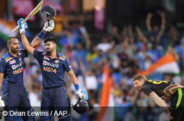 Hardik Pandya and Shreyas Iyer celebrate Indias T20 Series Win Over Australia 2020