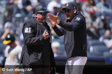 Aaron Boone gets ejected by Hunter Wendelstedt during Oakland Athletics game 2024