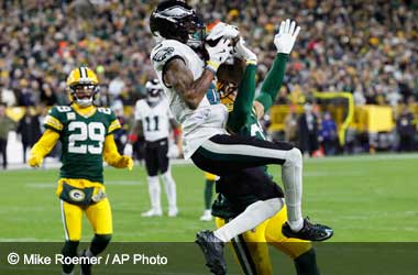 Eagles Grind Out 10–7 Win Over Packers in Defensive Battle